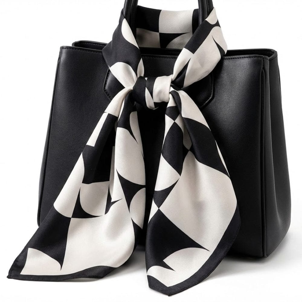 Carré de soie noir et blanc | Harmonie parfaite entre sobriété et luxe Noir & Blanc / Real Silk 53x53cm The Foulard