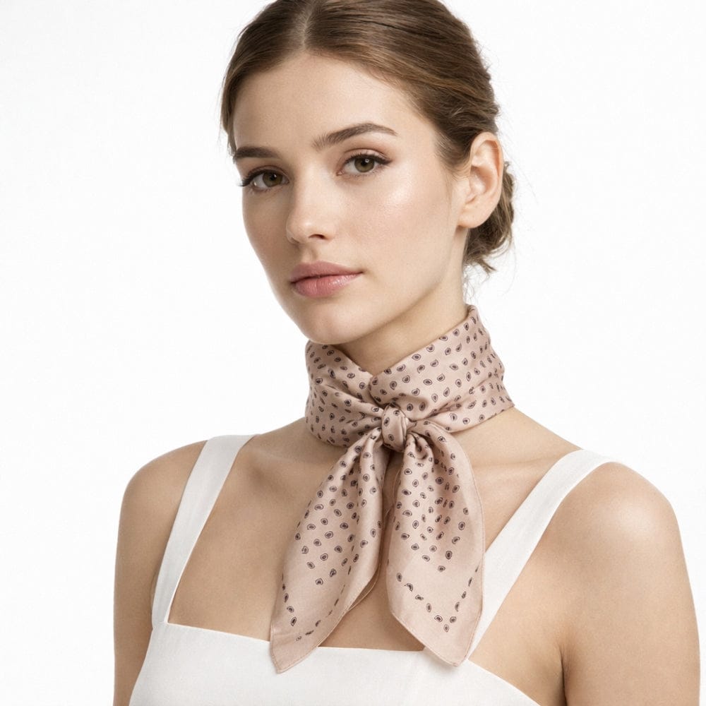Foulard carré | Douceur satinée et style sophistiqué The Foulard