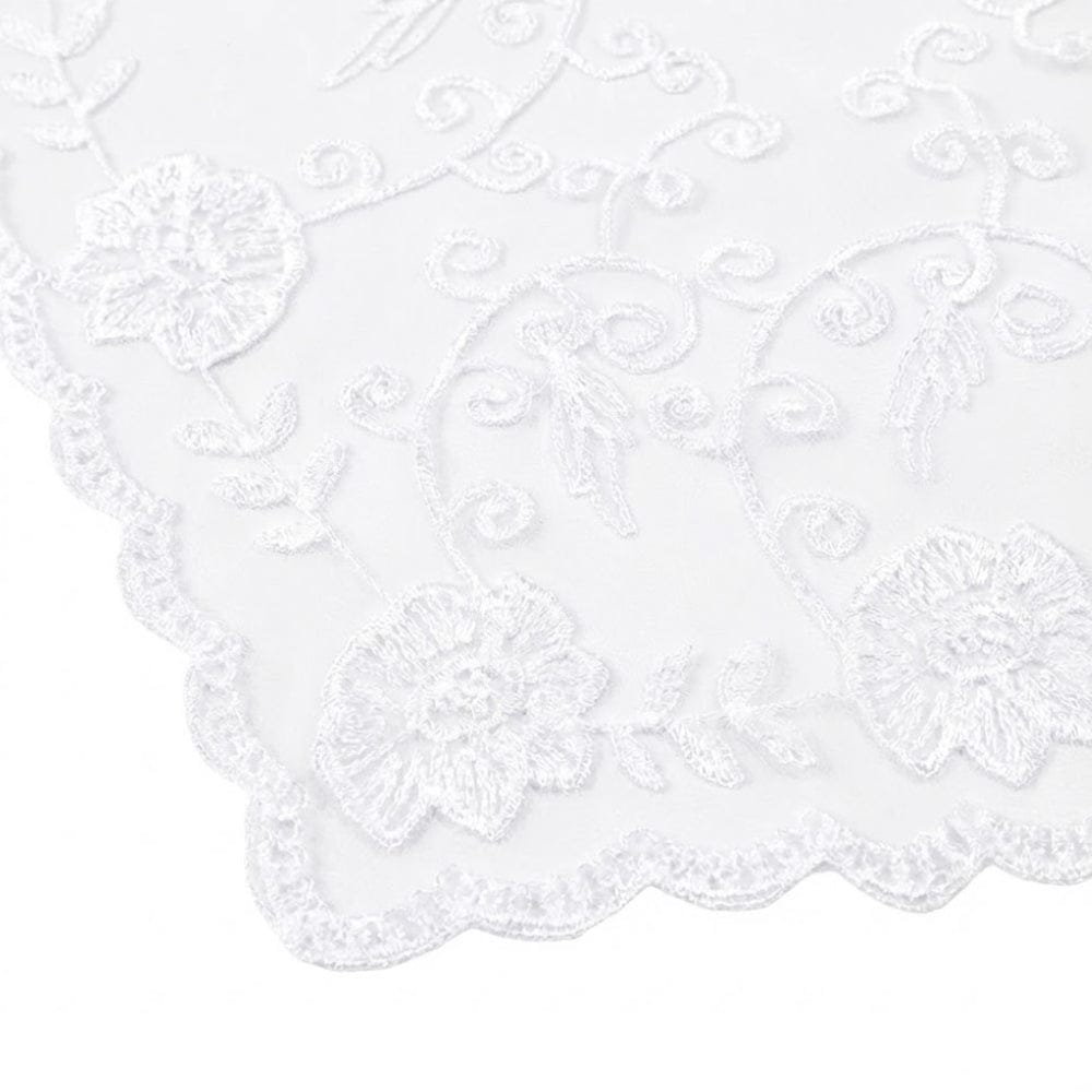 Foulard en dentelle blanche avec broderie florale délicate, idéal pour une élégance romantique