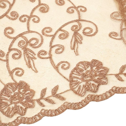Foulard en dentelle beige avec motifs floraux délicats, apportant une touche d'élégance romantique et raffinée