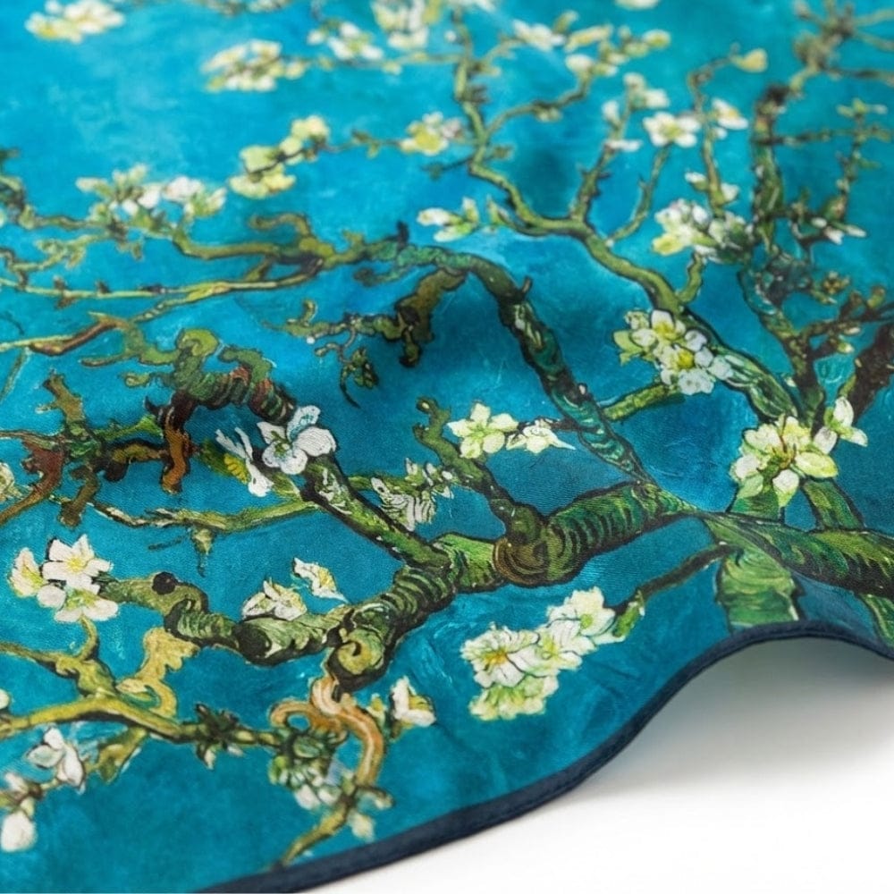 Carré de soie bleu | Douceur précieuse et allure sophistiquée Bleu / 53x53cm The Foulard