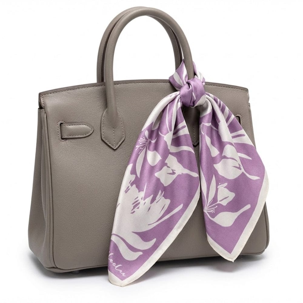 Carré de soie foulard | Matière noble et élégance naturelle Violet / 53x53cm The Foulard