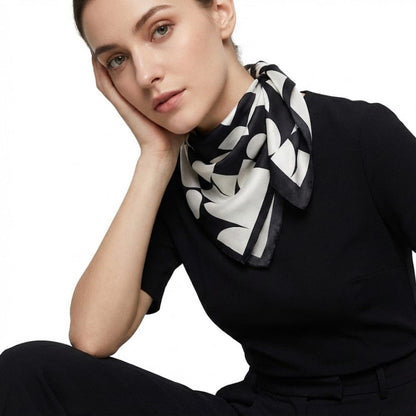 Carré de soie noir et blanc | Harmonie parfaite entre sobriété et luxe Noir & Blanc / Real Silk 53x53cm The Foulard