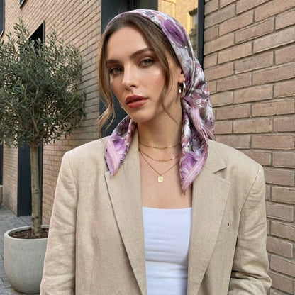 Carré de soie rose | Motif fleuri rose Rose / 53x53cm The Foulard