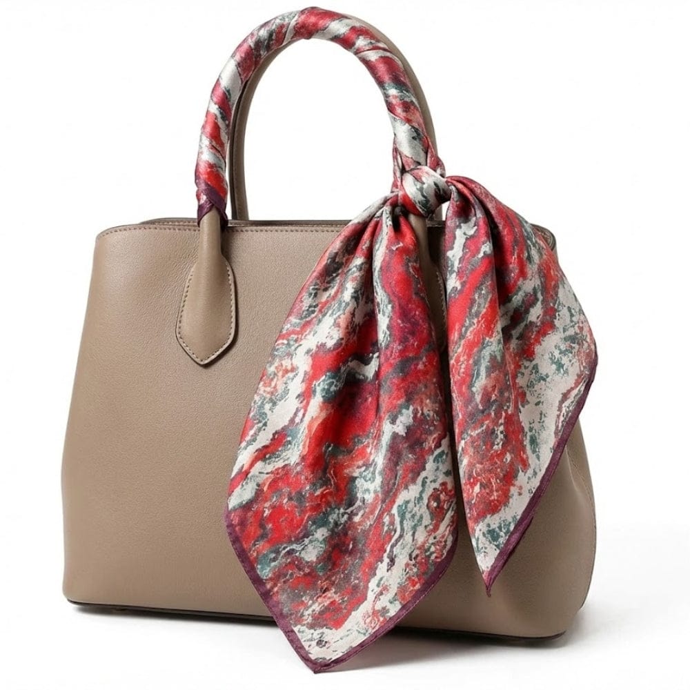 Carré en soie | L’accessoire chic au charme parisien Rouge / 53x53cm The Foulard