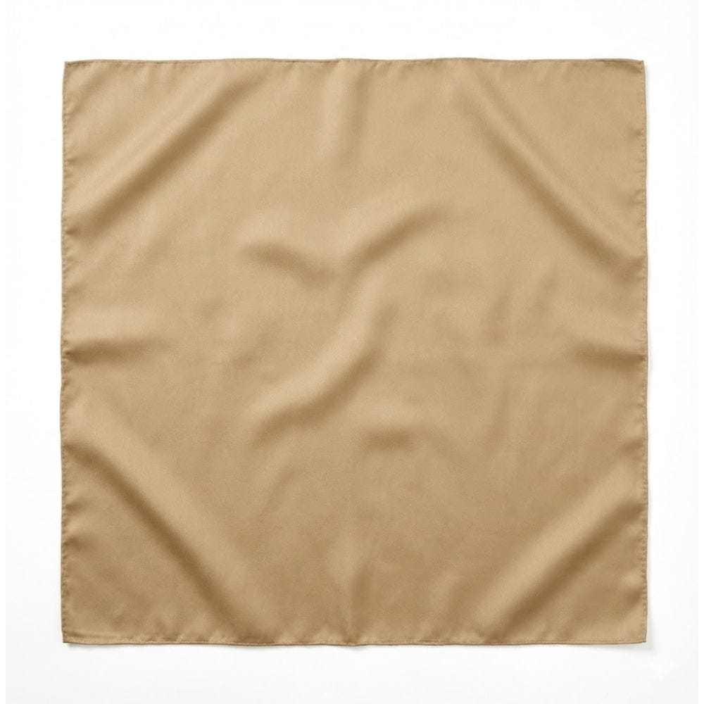 Foulard carré beige en satin, au toucher doux, pour une allure délicate et sophistiquée