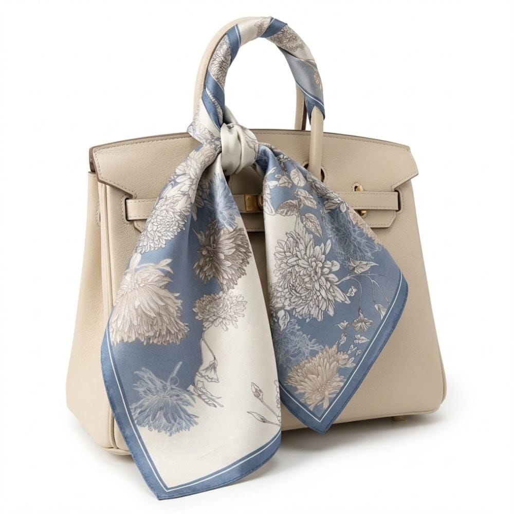 Foulard blanc et bleu en soie | Harmonie de couleurs et douceur précieuse Blanc & Bleu / 53x53cm The Foulard