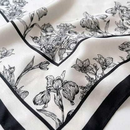Foulard blanc et noir | Harmonie parfaite entre sobriété et élégance Blanc & noir / 70x70cm The Foulard