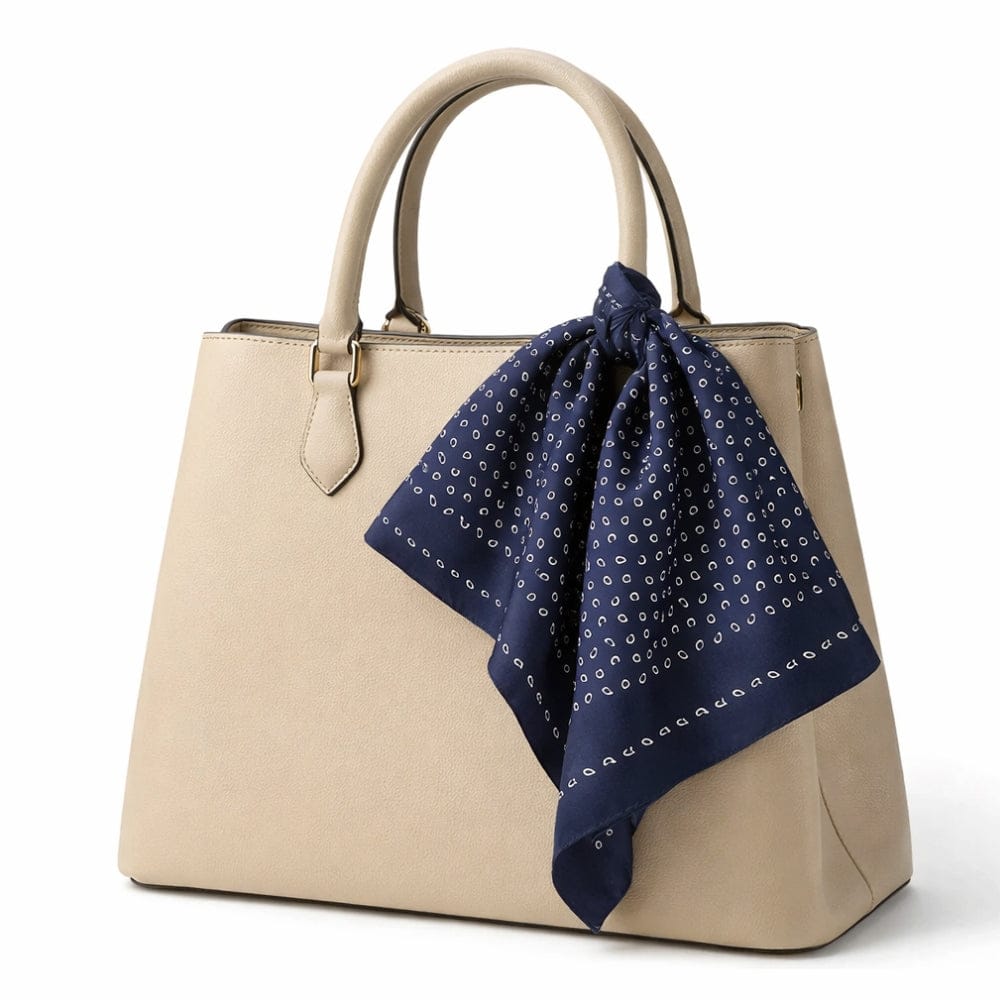 Foulard carré | Douceur satinée et style sophistiqué The Foulard