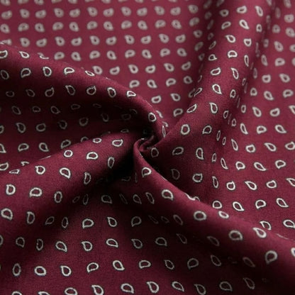 Foulard carré | Douceur satinée et style sophistiqué The Foulard