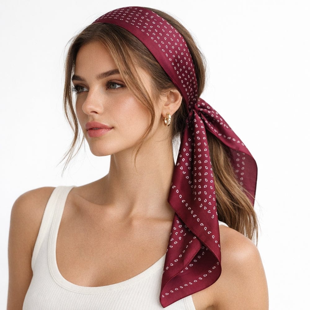 Foulard carré | Douceur satinée et style sophistiqué The Foulard