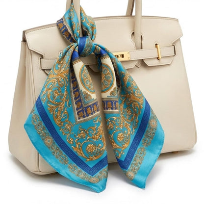 Foulard carré femme | Élégance satinée et style soigné The Foulard