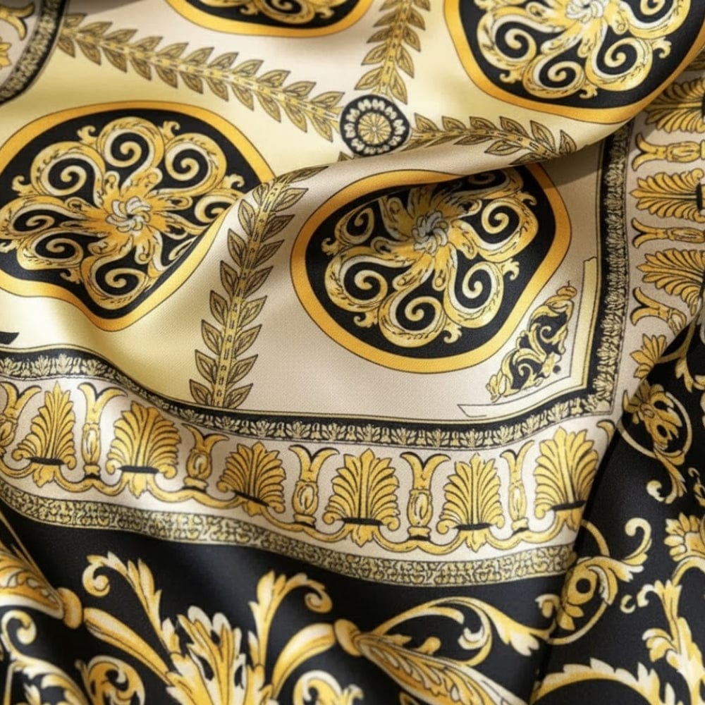 Foulard carré femme | Élégance satinée et style soigné The Foulard