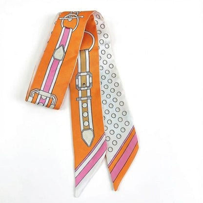 Foulard en satin aux motifs de ceinture, orange et blanc, avec des rayures roses et des pois, parfait pour accessoiriser