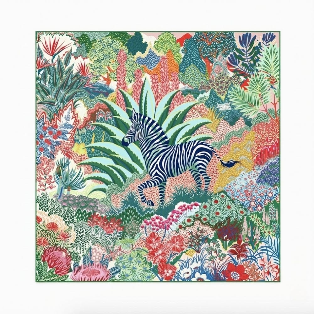 Foulard carré coloré avec motif zèbre sur fond floral vibrant, parfait pour un style chic et audacieux