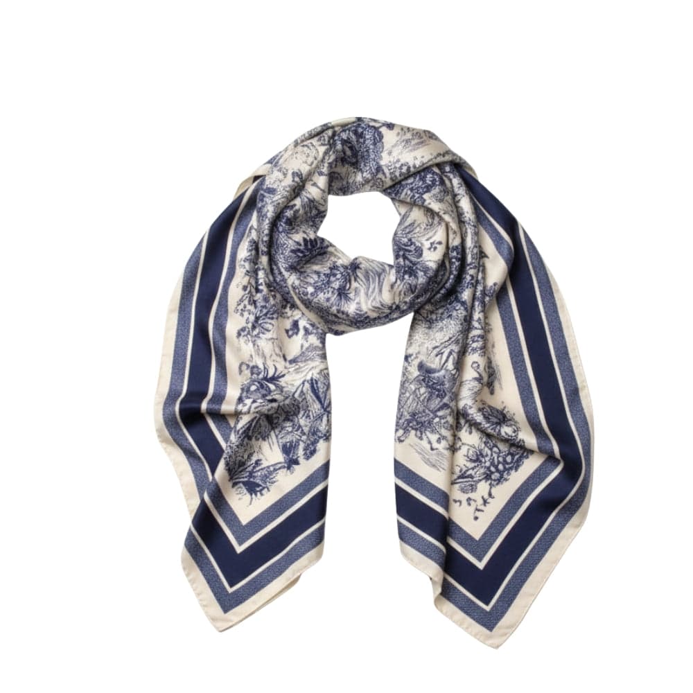 Foulard carré en soie, bleu marine et crème, avec motifs floraux et rayures, drapé élégamment