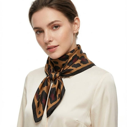 Foulard femme léopard | L’accessoire chic au motif iconique Léopard / 70x70cm The Foulard