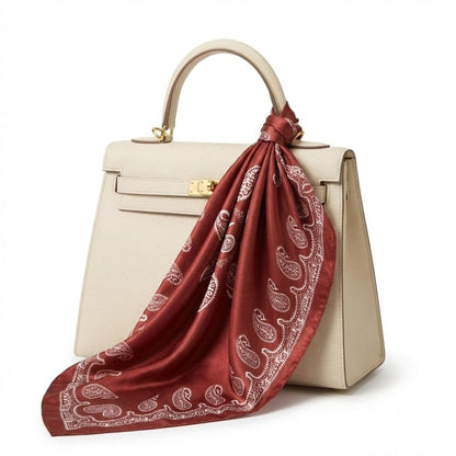 Foulard femme rouge | Chic intemporel et éclat féminin Rouge The Foulard