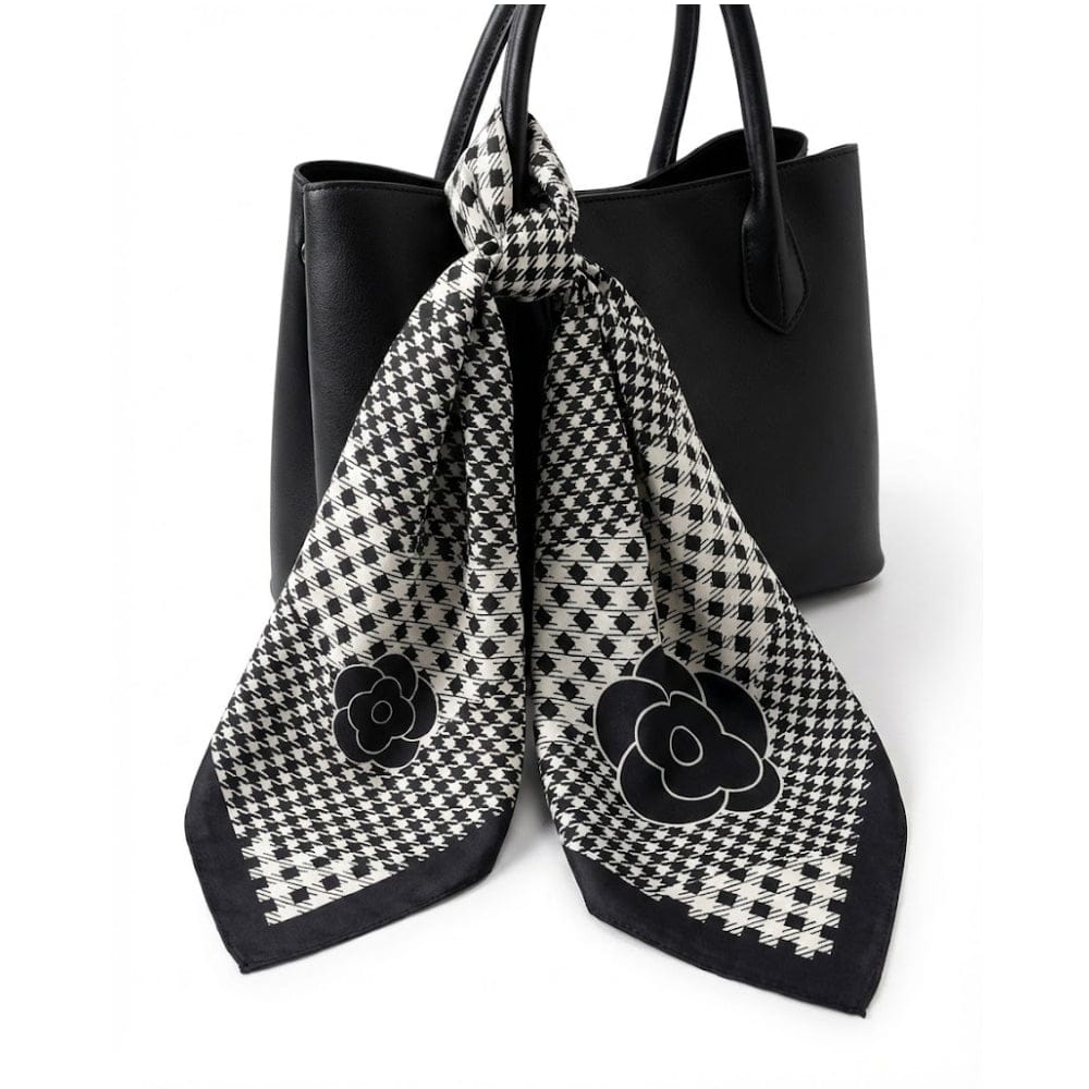 Foulard femme satin | Accessoire élégant au charme intemporel The Foulard