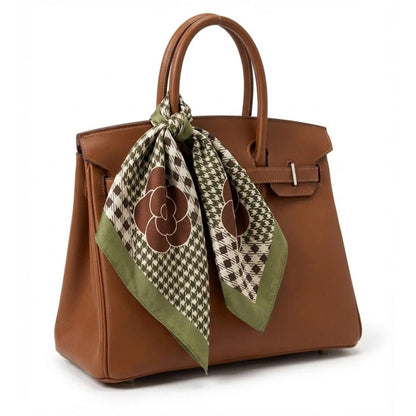 Foulard femme satin | Accessoire élégant au charme intemporel The Foulard