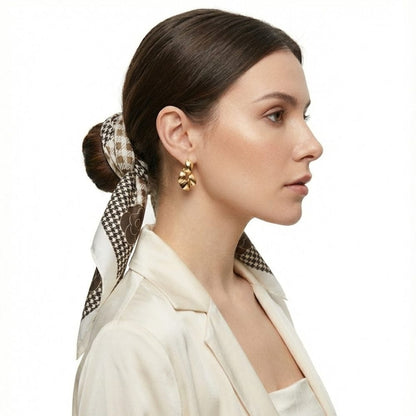 Foulard femme satin | Accessoire élégant au charme intemporel The Foulard