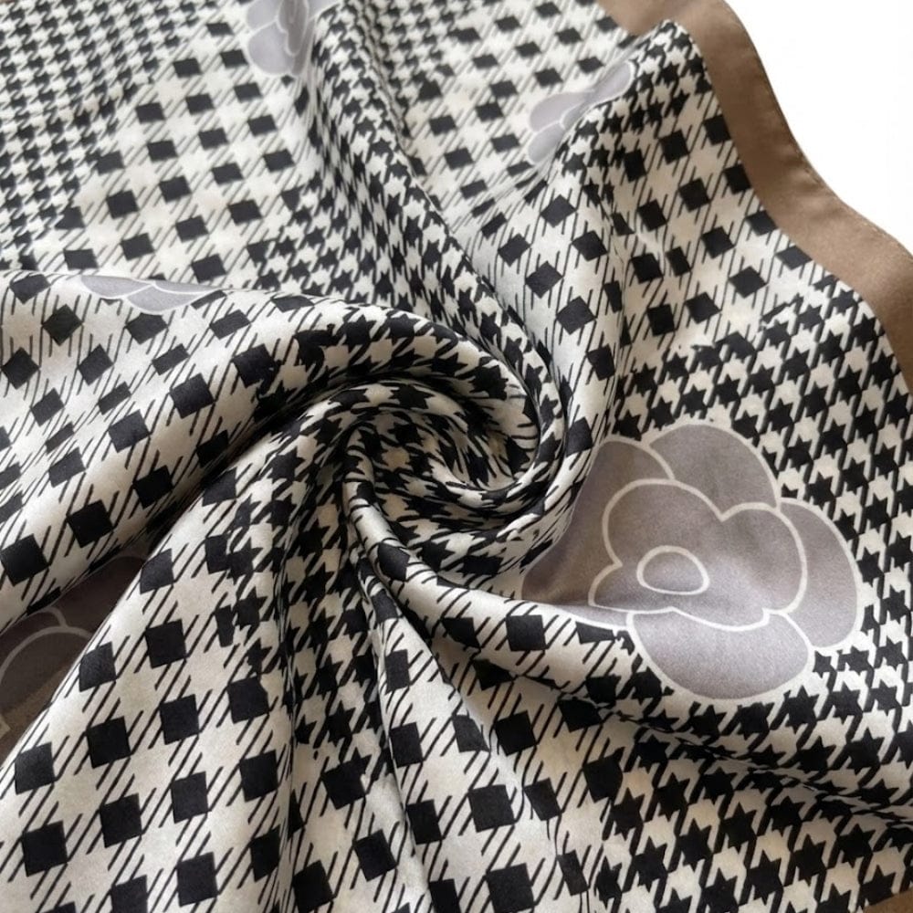 Foulard femme satin | Accessoire élégant au charme intemporel The Foulard