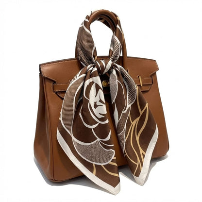 Foulard fleur | Le détail fleuri et satiné The Foulard