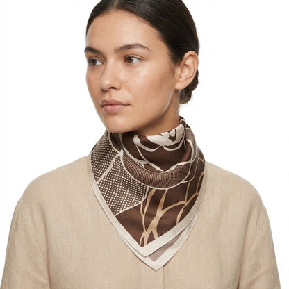 Foulard fleur | Le détail fleuri et satiné The Foulard