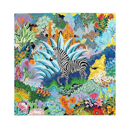 Foulard carré en soie avec un motif zèbre coloré et des fleurs vibrantes sur fond tropical