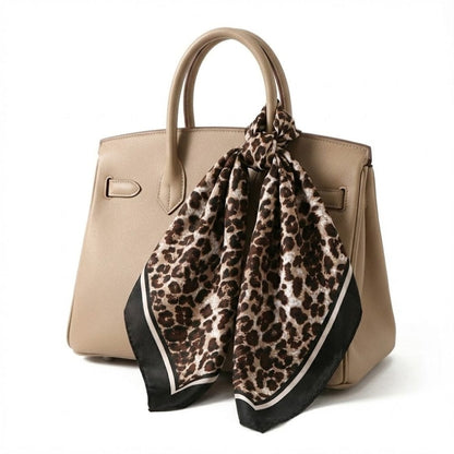 Foulard léopard | Brillance satinée et allure féline Léopard The Foulard