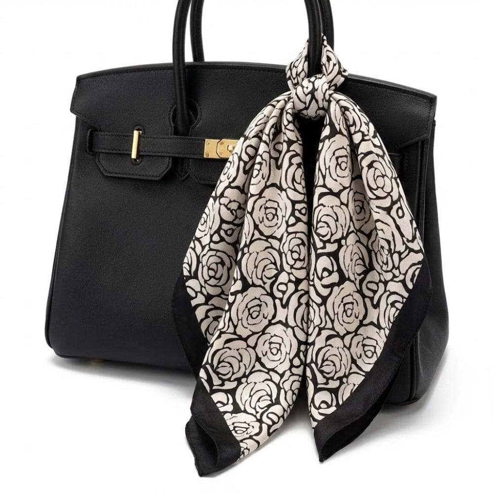 Foulard noir et blanc fleuri en soie | Chic graphique et douceur soyeuse Noir & Blanc / 53x53cm The Foulard