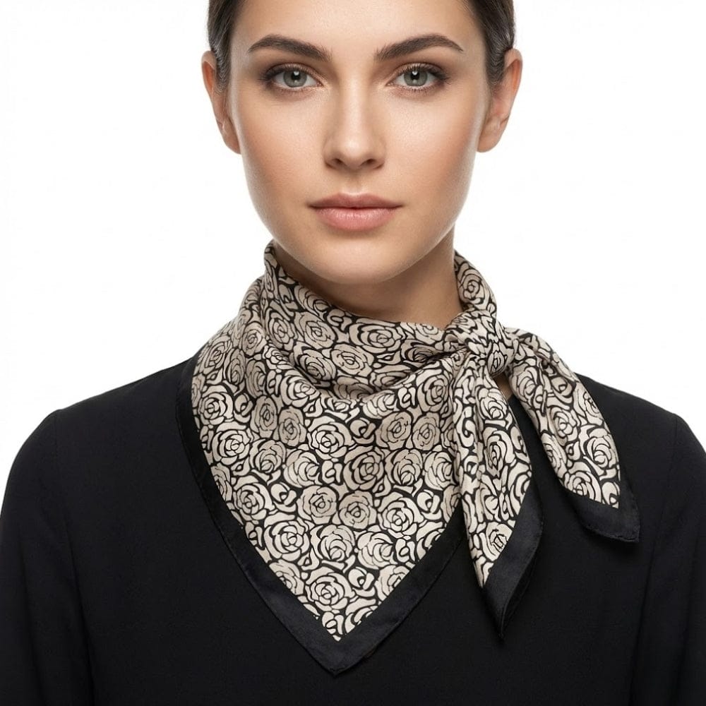 Foulard noir et blanc fleuri en soie | Chic graphique et douceur soyeuse Noir & Blanc / 53x53cm The Foulard