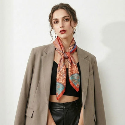 Foulard noué | Touche mode pour un look soigné The Foulard