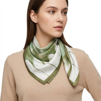 Foulard printemps femme en soie | Élégance printanière et style raffiné Vert / 53x53cm The Foulard