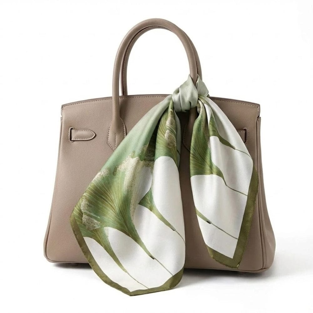 Foulard printemps femme en soie | Élégance printanière et style raffiné Vert / 53x53cm The Foulard